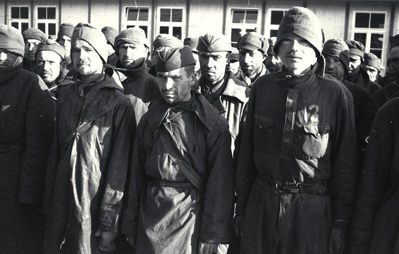 8a Bundesarchiv_Bild_192-051,_KZ_Mauthausen,_sowjetische_Kriegsgefangene.jpg