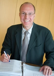 Auteur: Diplomvolkswirt/ MBA Stephan Jäger